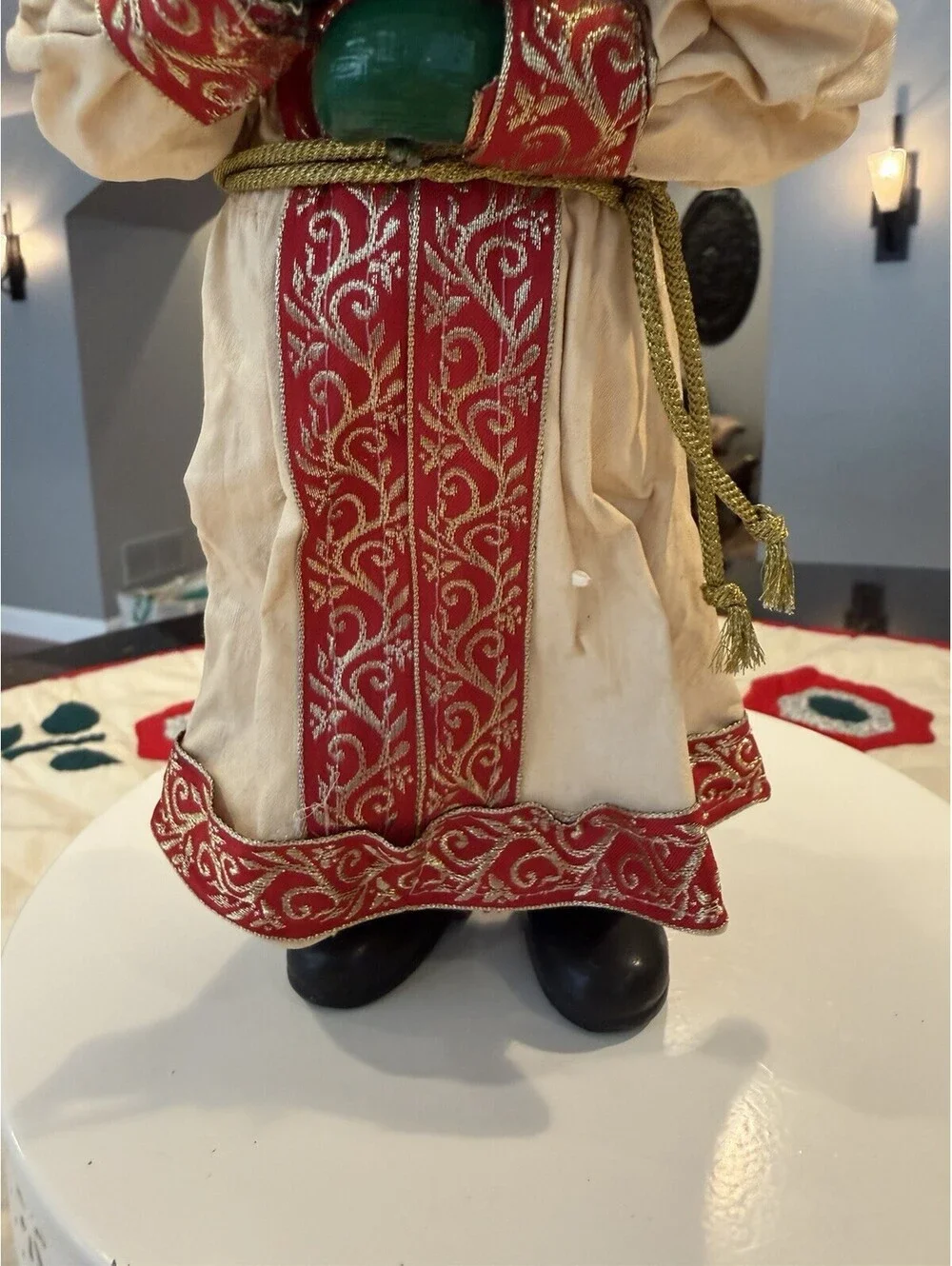 Vtg 1992 Possible Dreams Clothique Santa W/Poinsettas 10.5” Tall